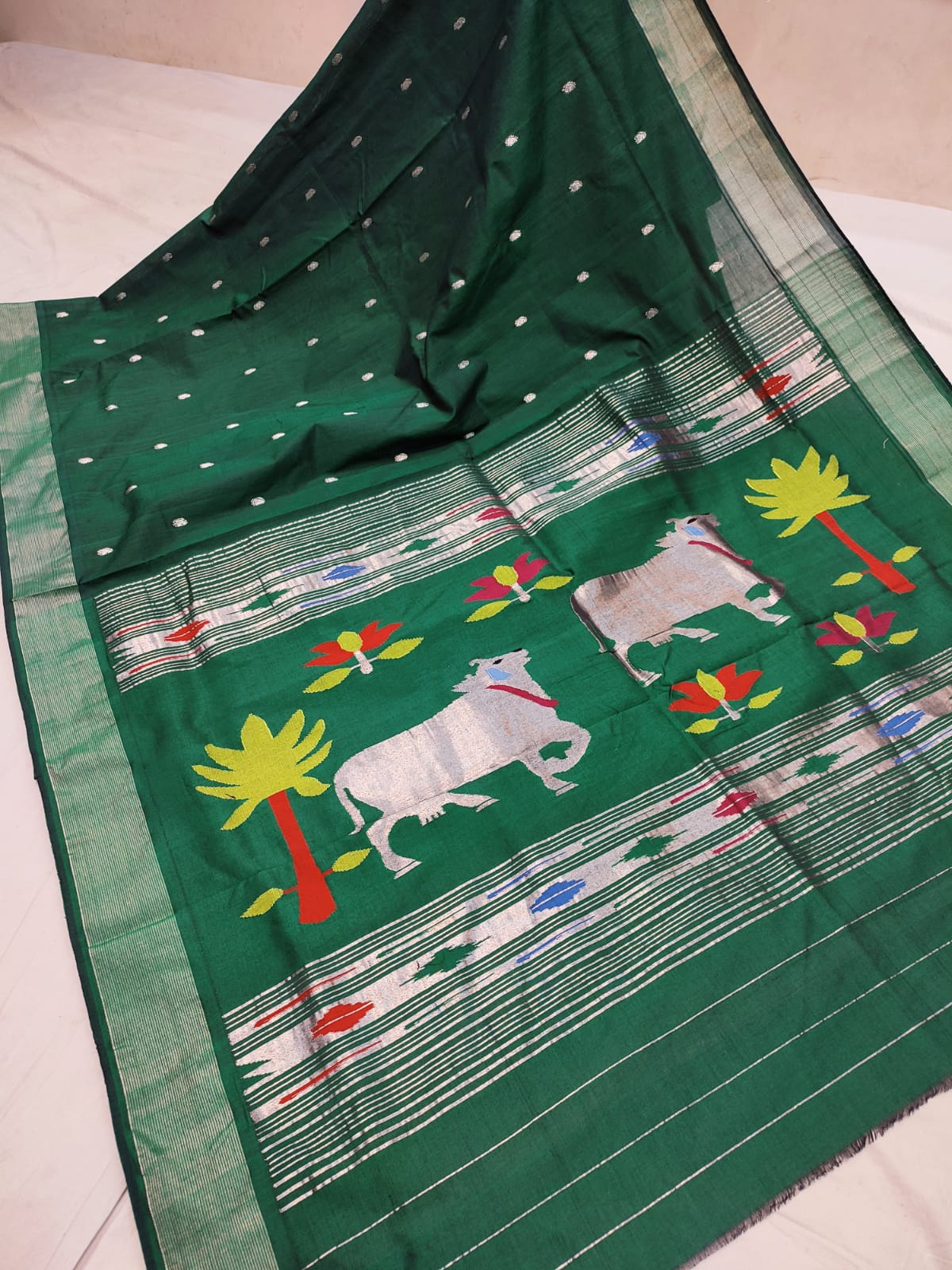 Emerald green Cotton handwoven paithani with Pichwai Pallu - Earthy Blocks